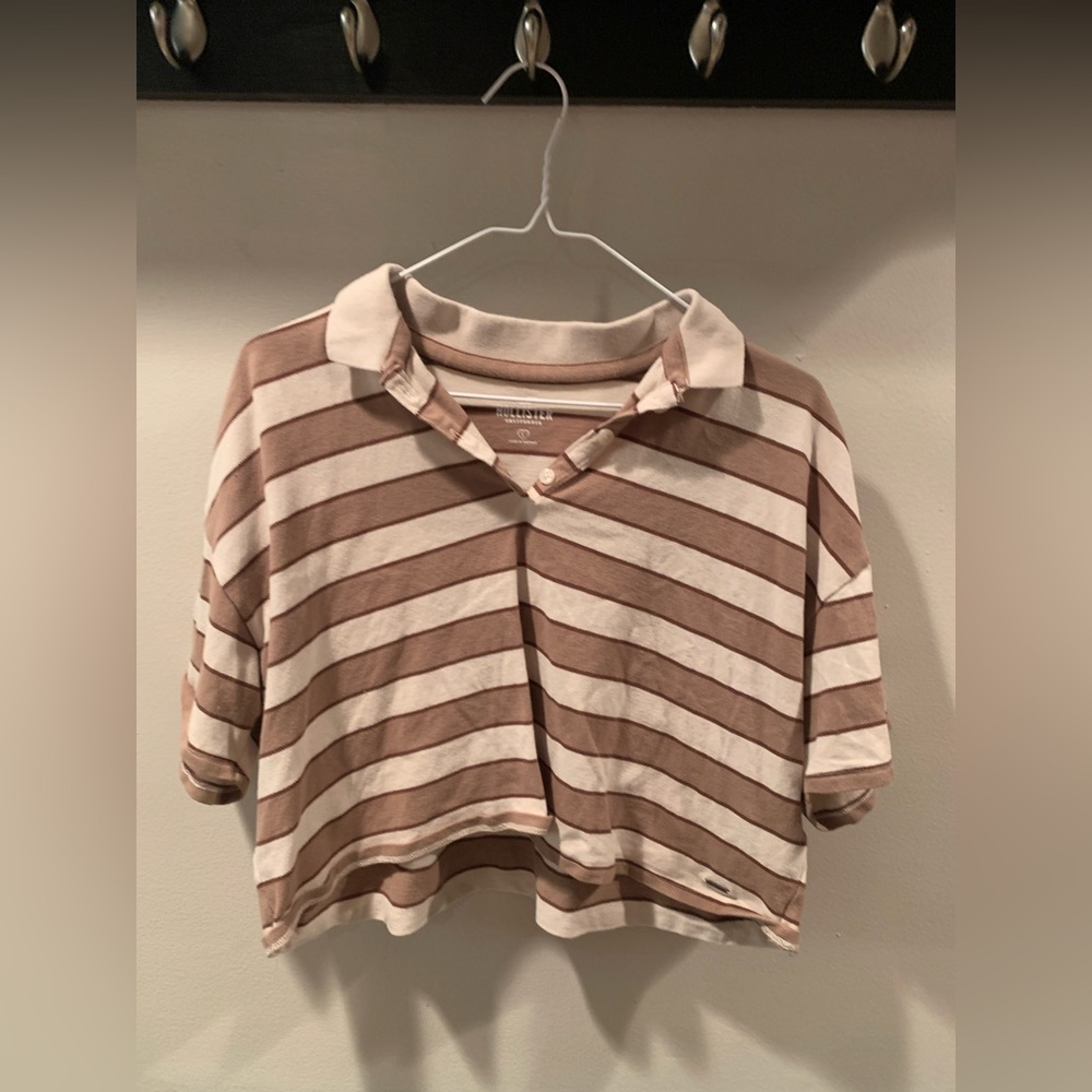 HOLLISTER cropped striped 90’s inspired collared t-shirt